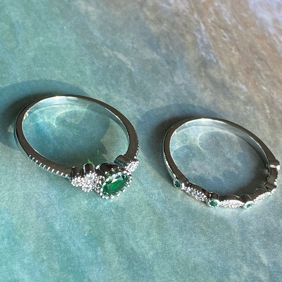 Silver double ring with green stones ✨💚💚 - Picture 4 of 10